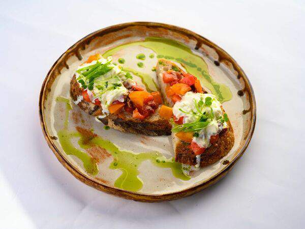 Vitae Healthy Food - Брускетта со страчаттелой и томатами