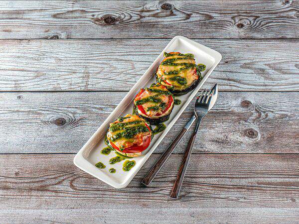 Ресторан Емеля - Баклажаны, запеченные с соусом песто