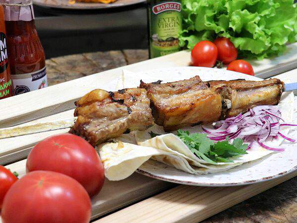 Шаурма выпечка шашлык - Шашлык из свиных ребрышек, приготовленный в тандыре