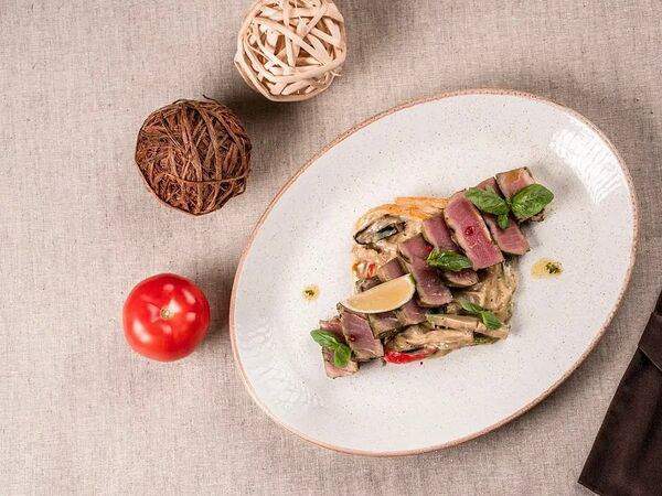 Adriano Leonardo - Тунец Зеленый чай с овощным соте