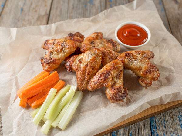 Harat's Irish Pub - Крылья на гриле