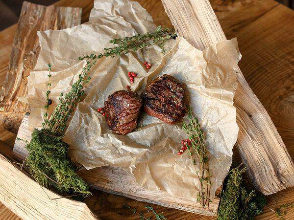 Угли - Медальоны из говяжьей вырезки