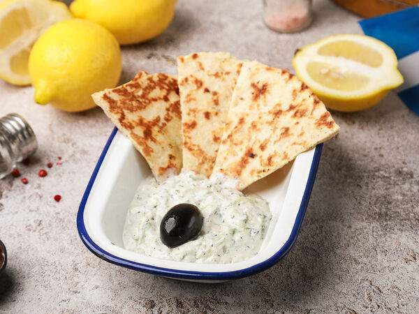 The Gyros Bistro - Дзадзики с питой