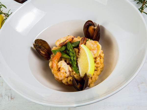 Кафе-brasserie Бригантина - Ризотто с тигровыми креветками и морепродуктами в сливочном соусе