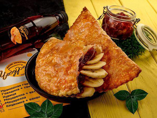 ЧебурекМи - Чебурек с клубничным джемом и бананом