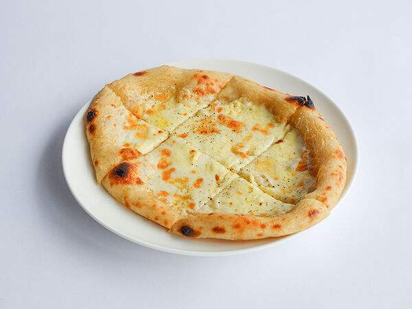 Avocado queen - Фокачча, сыр, трюфельное масло