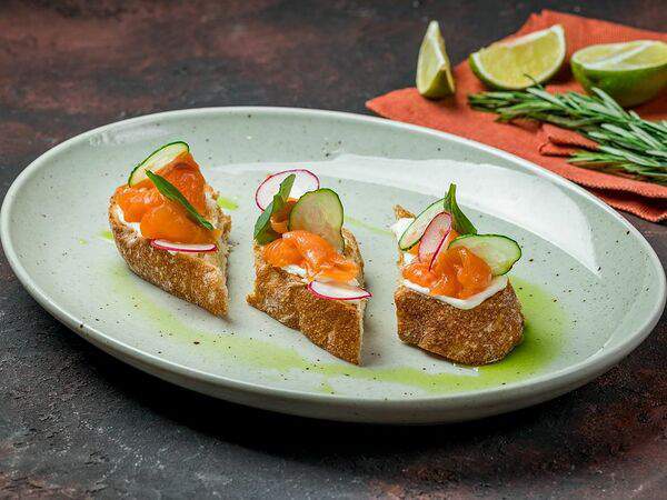 Food Tasty Cafe - Брускетта с лососем