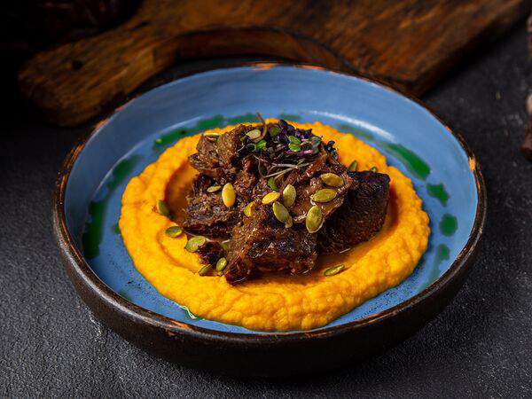 B3 - Говяжьи щечки с тыквенным пюре