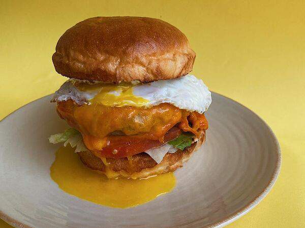 Яйцо - Бургер с телятиной