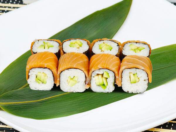 YouMeSushi - Ролл Сяке авокадо маки
