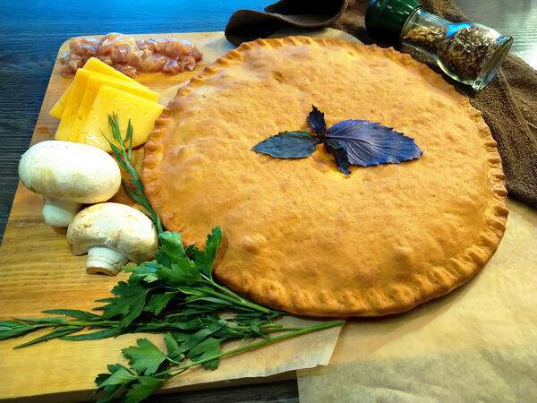 Домашняя пекарня - Пирог осетинский с курицей, грибами и сыром