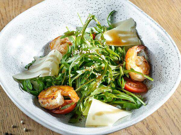 АльпенХофф - Салат из руколы с тигровыми креветками