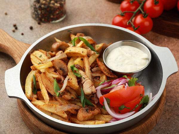 Большие Тарелки - Жареный картофель с курицей и грибами