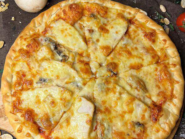 Vo Dvore - Пицца Курица с грибами