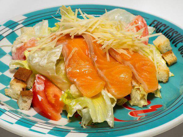 Папа любит мясо - Салат Цезарь с лососем