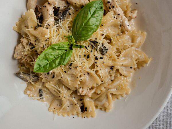 Travelers coffee - Паста с курицей и грибами