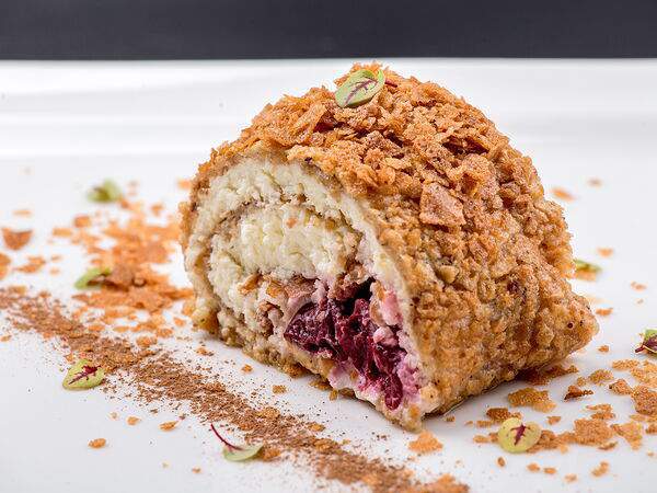 Terra - Меренговый рулет с вишнёвым кули