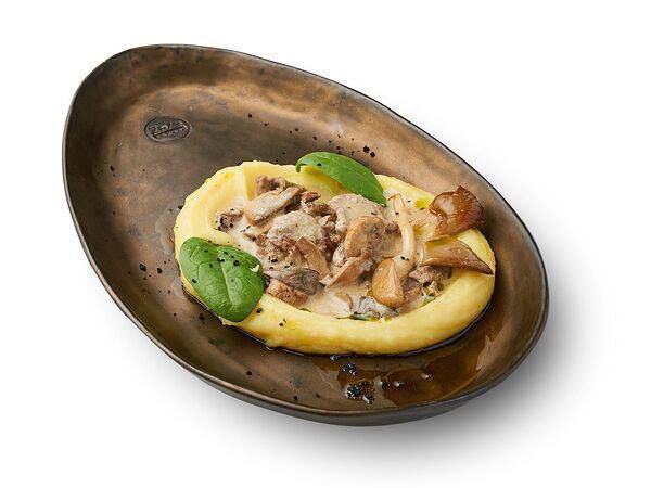 One Гоги - Строганидзе из телятины с картофельным пюре и копченым сулугуни