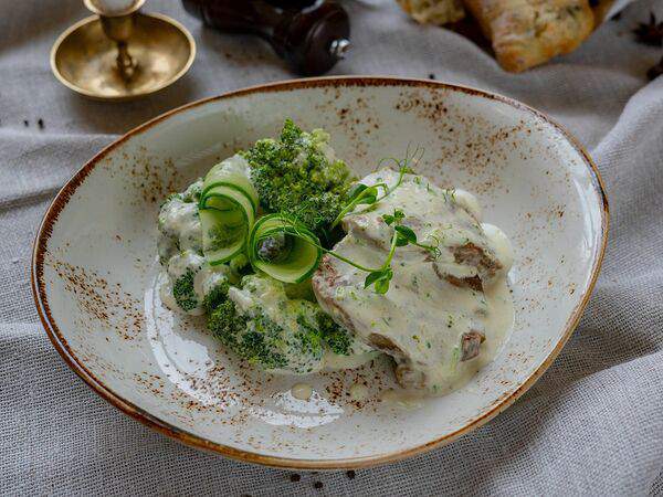 Онегин - Язык говяжий с брокколи