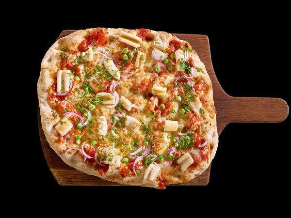 Осака - Пицца с жареным кальмаром и зеленым горошком