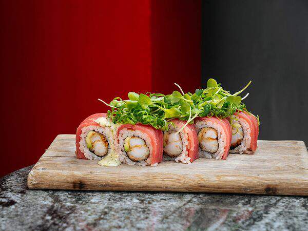 Ronny - Ролл с тунцом, креветкой и соусом халапеньо