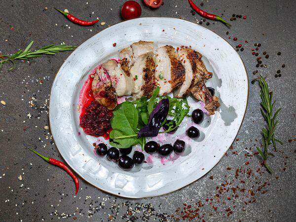 Hookah Place NN - Запечённая куриная грудка с винoградом и брусникой