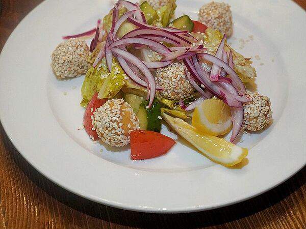 Таверна - Салат с фалафелем