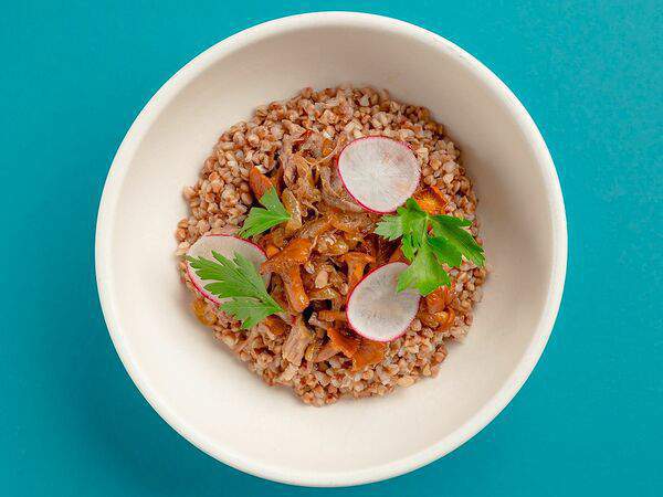 Трактир белый - Гречка с томленой говядиной и лисичками