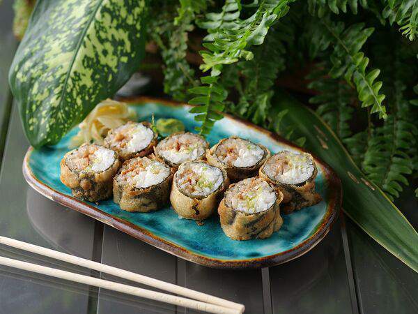 Dong po - Жаренный в кляре хэнд ролл с угрем Терияки и сливочным сыром