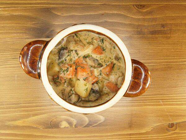 Изба - Курочка в горшочке с картошкой и грибами