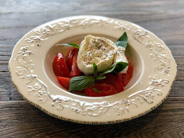 Donna Olivia - Салат Буррата с томатами
