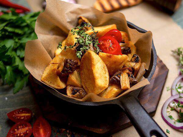 Meal me - Жареный картофель с грибами в сковородочке