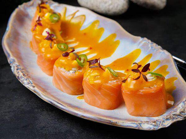 Эбби Noodles & Sushi Bar - Нежный ролл с лососем