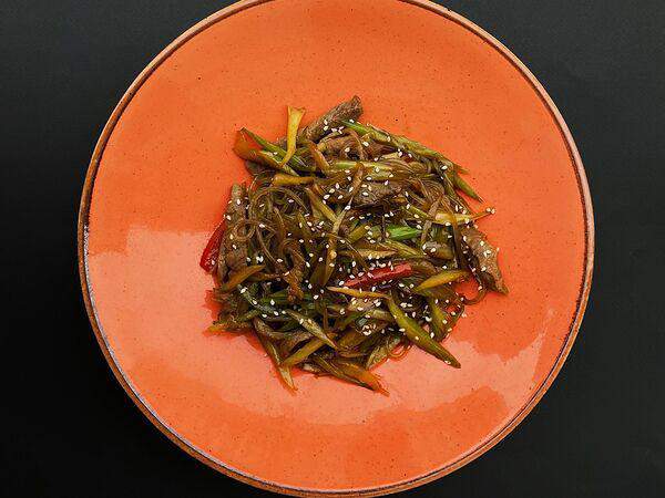 Чихо - Жареная говядина с сельдереем и лапшой