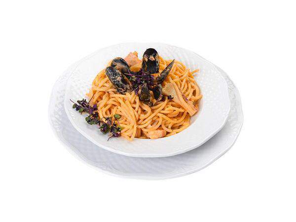 Планета - Паста с морепродуктами в сливочном соусе