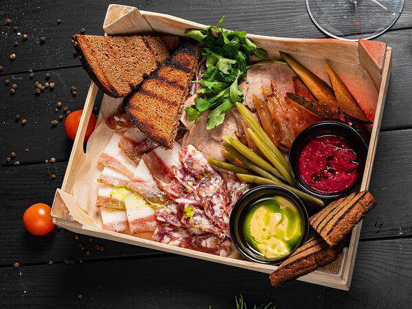 Гости рестопаб - Деревенское