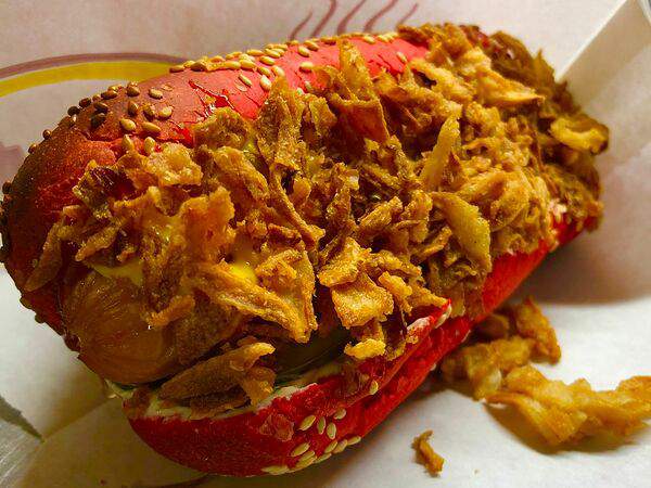 Barber Bar - Классический хот-дог с томатной (красной) булочкой