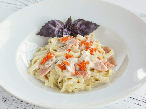 Традиции вкуса - Феттучини Лосось с красной икрой