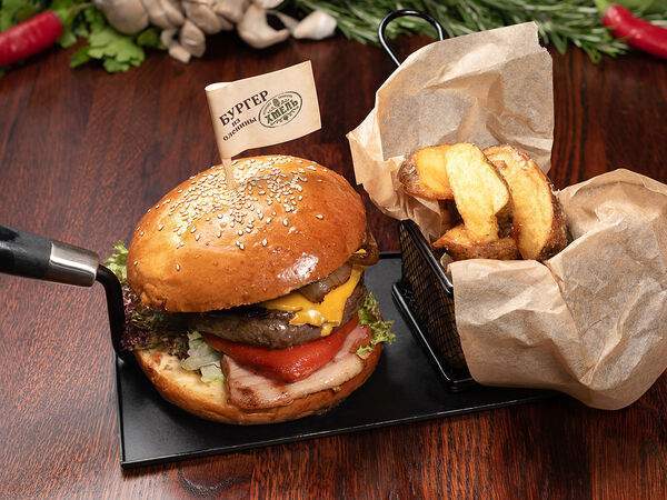 Хмель - Бургер с бифштексом из серверного оленя с запеченными картофельными дольками Айдахо