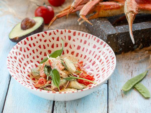 Fish Box - Салат с камчатским крабом, томатами и сельдереем