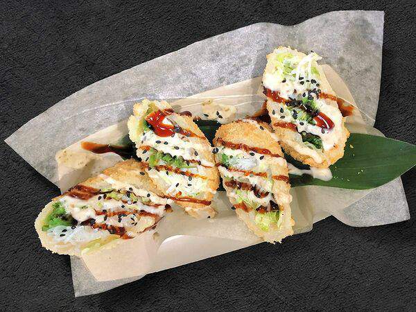 FASTFINE №1 - Жареный нэм с куриным филе и салатом чука