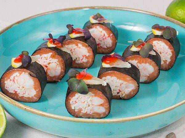 Луиджи - Сашими ролл с лососем и креветками