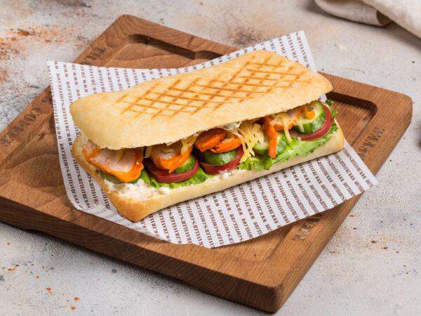 Traveler's coffee - Сэндвич с копченой куриной грудкой и свежими овощами