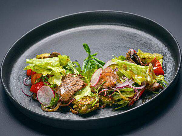 Krug - Гриль-салат с ростбифом и томатами