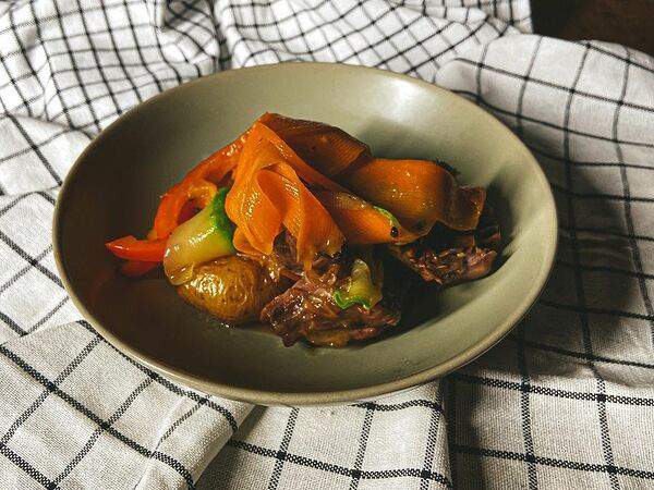 Dirty boots irish pub - Говяжья голяшка