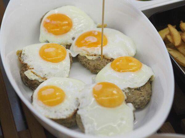 Гастромаркет The Eda - Бифштекс с яйцом