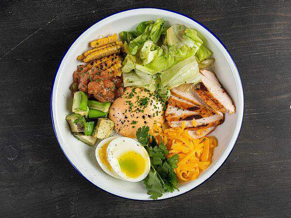 La barbecue реберная - Кобб салат с куриным филе