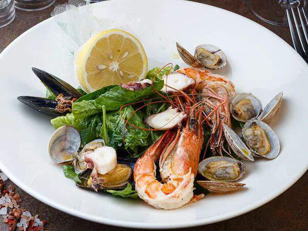 Fratelli - Теплый салат с морепродуктами