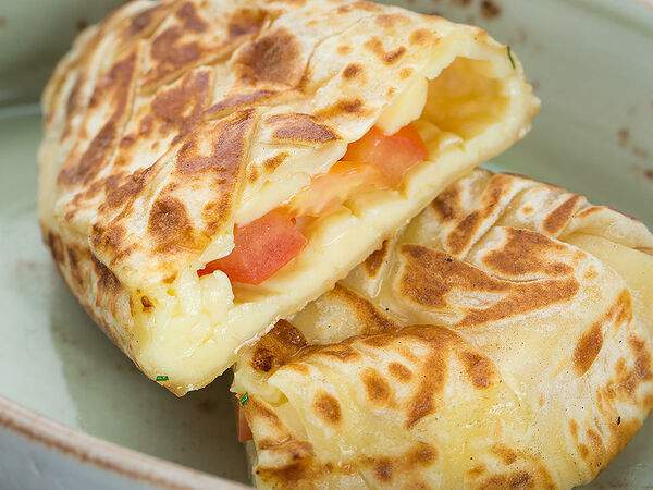 Чайхона №1 Братьев Васильчуков - Кок-самса с сулугуни и помидорами