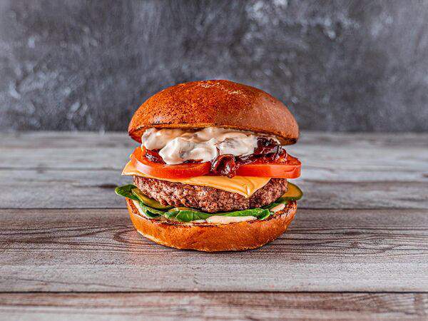 Fishka - Бургер с мраморной говядиной с грибным соусом